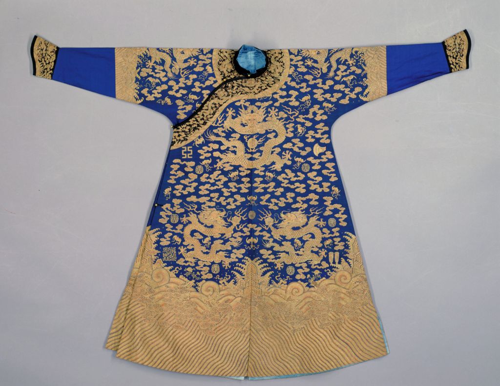 图片[1]-Blue ground tapestry golden dragon cloud bat cotton robe-China Archive